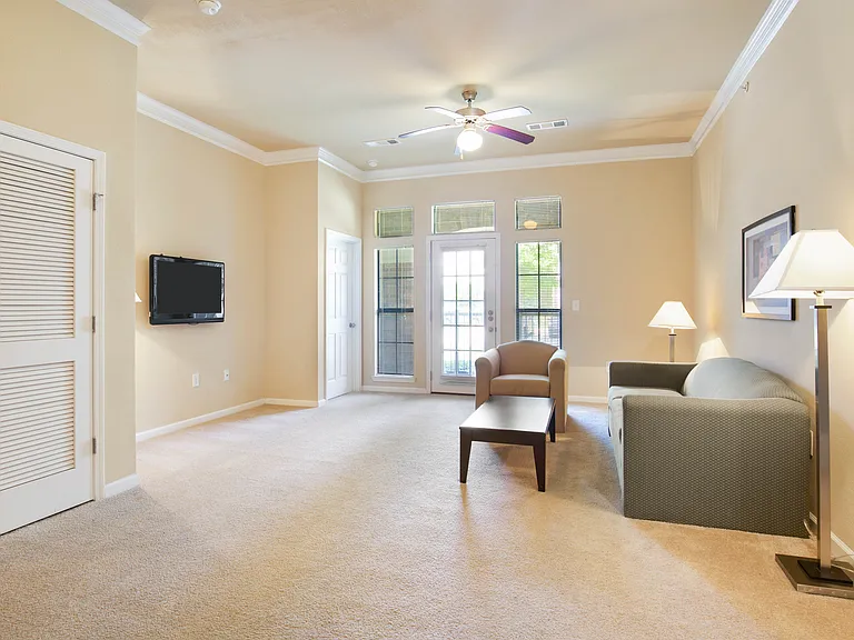 Riverwalk Apartments — Photo 5