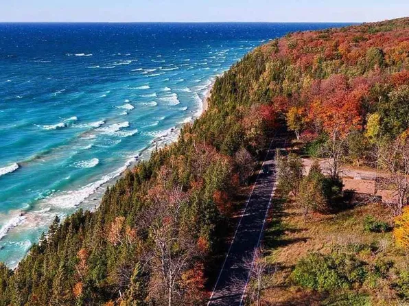 8383 Pine Ridge Dr #7, Harbor Springs, MI 49740