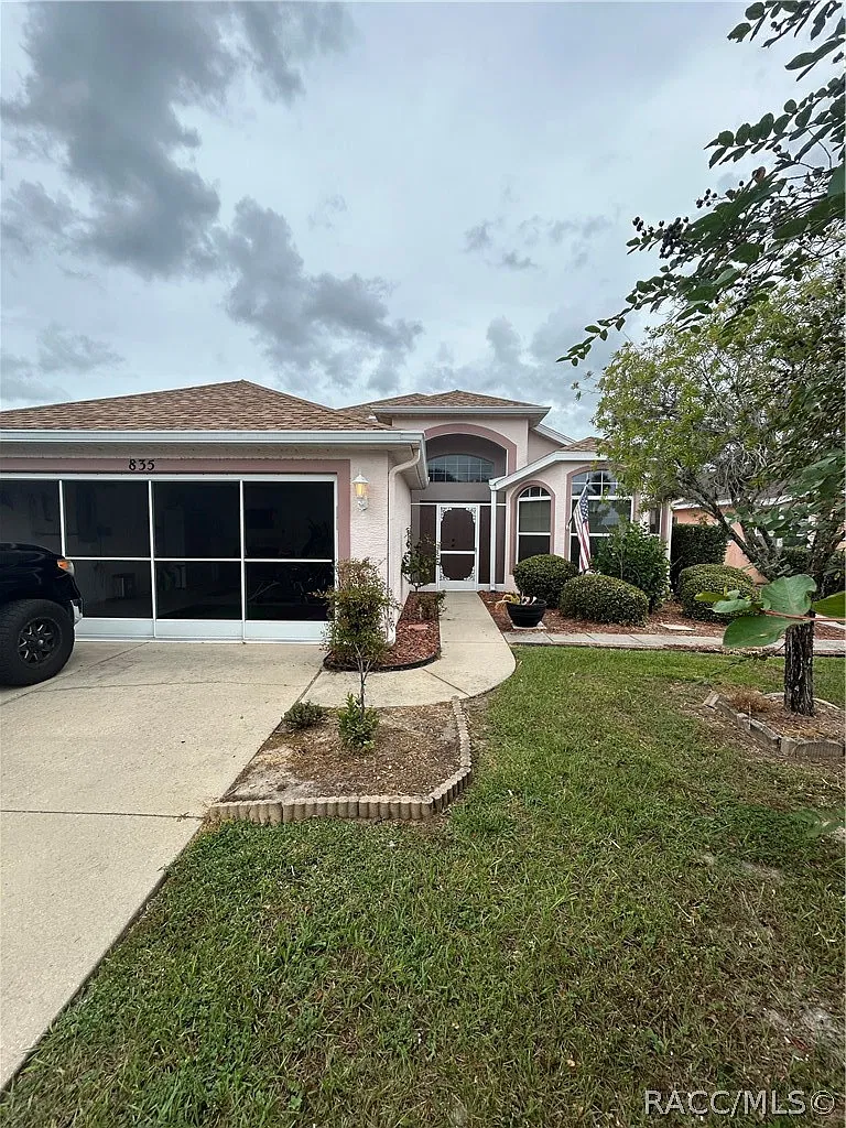 3 bed, 2.0 bath, 1727 sqft, $2,200 — Photo 1