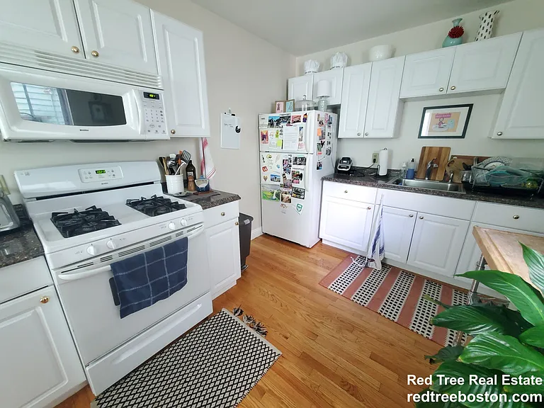235 Columbia St — Photo 6