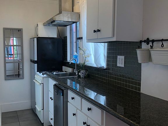 3rd image of 2801 S Budlong Ave #2805-3