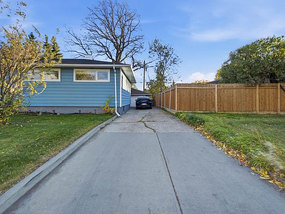 4th image of 15933 95th Ave NW