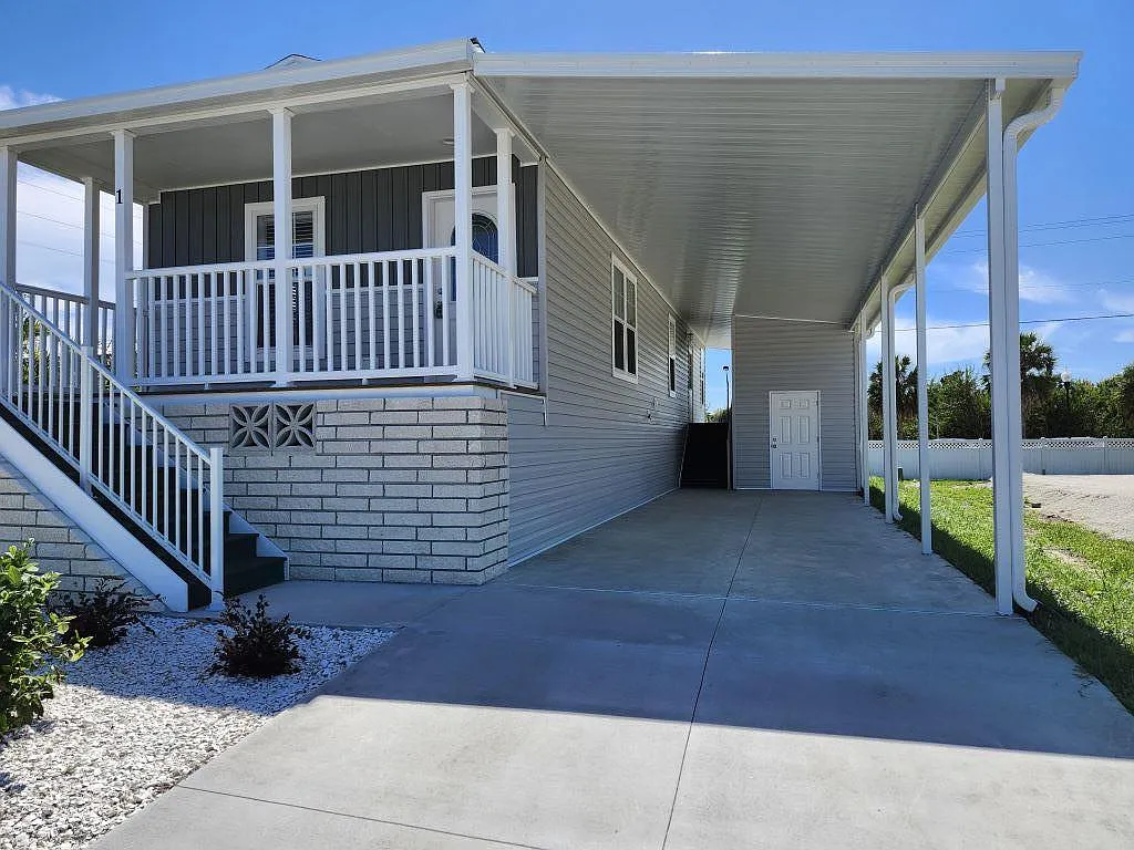 2 bed, 2.0 bath, 902 sqft, $1,199 — Photo 2