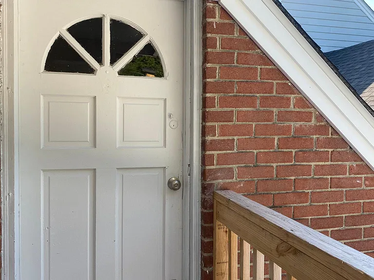 900 Henry St #B — Photo 8