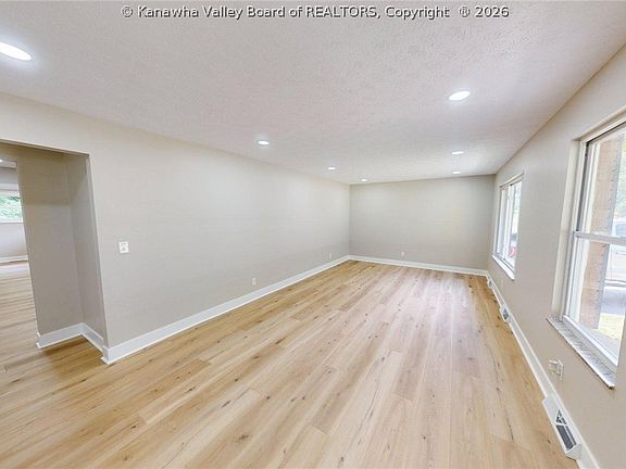 4th image of 2177 Miller Rd