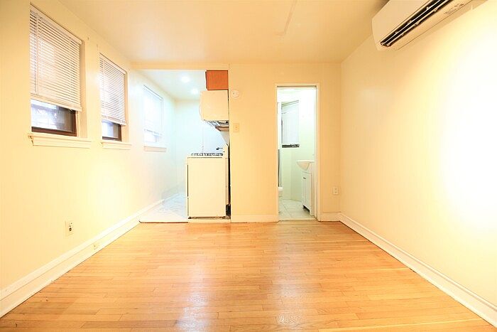 1st image of 318 S 15th St APT 1R