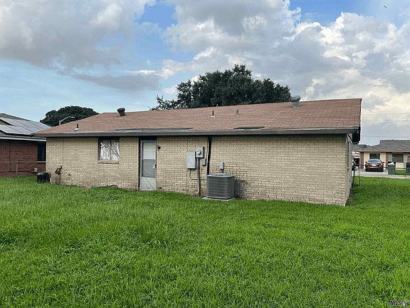 5th image of 912 N Clark Ln