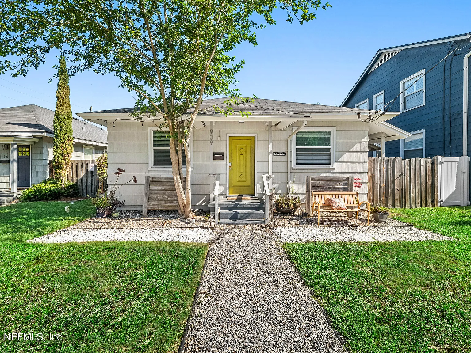 2 bed, 1.0 bath, 900 sqft, $2,000 — Photo 1