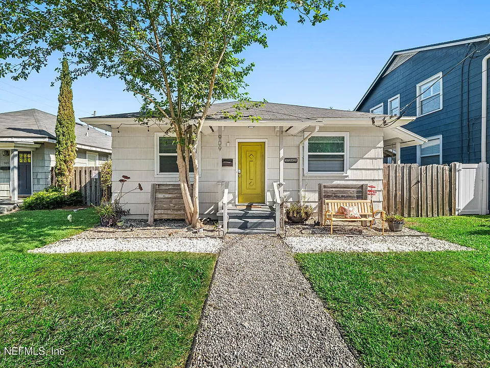 909 Cedar St