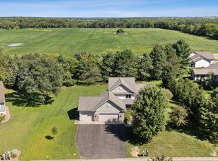 566 Woodland Ln E, New Richmond, WI 54017