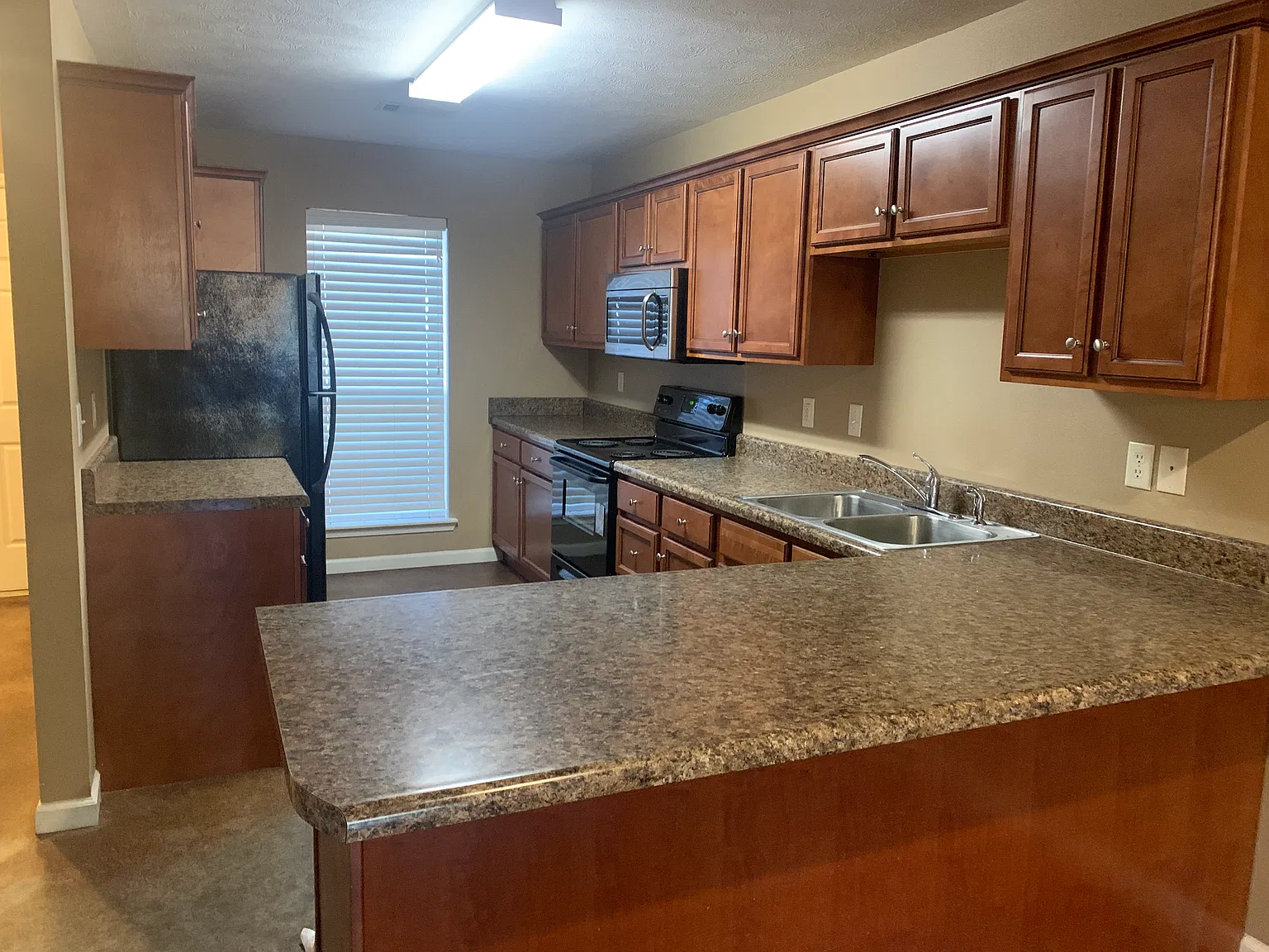 2 bed, 1100 sqft, $1,200 — Photo 3