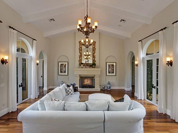 4th image of 676 Hermitage Circle