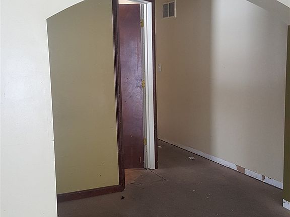 3rd image of 2409 Lowell Ave