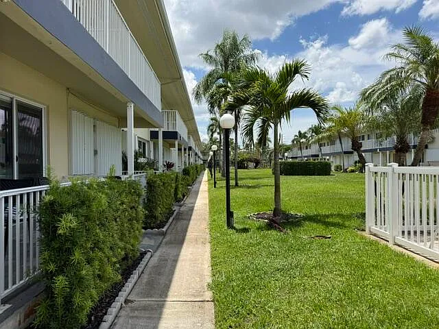 223 S Federal Hwy #17 — Photo 17