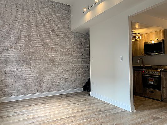 3rd image of 151 W 82nd St APT 7w