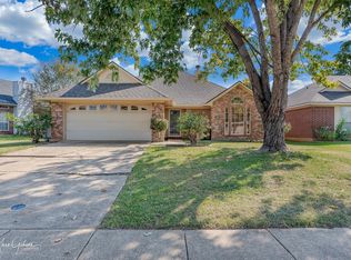 1607 Williamsburg Dr, Bossier City, LA 71112