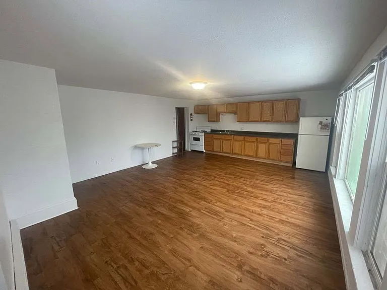 813 Cass St — Photo 4