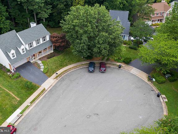 5th image of 7906 Oak Hollow Ln