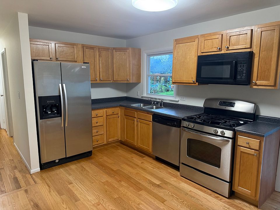 2nd image of 662 Walnut Rd