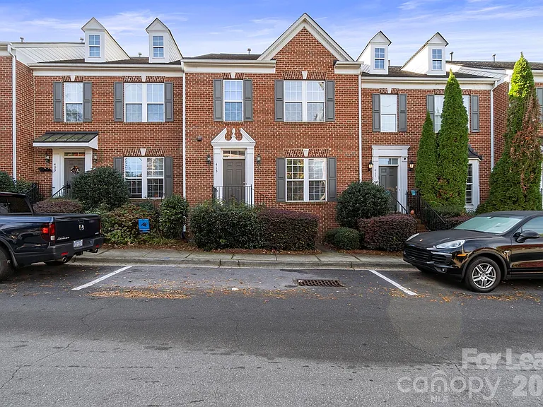 413 Armour St — Photo 2