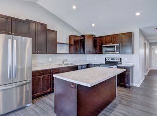1341 Blue Jay Pl, New Richmond, WI 54017
