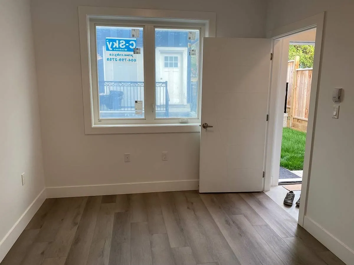 3 bed, 1050 sqft, $2,700 — Photo 3