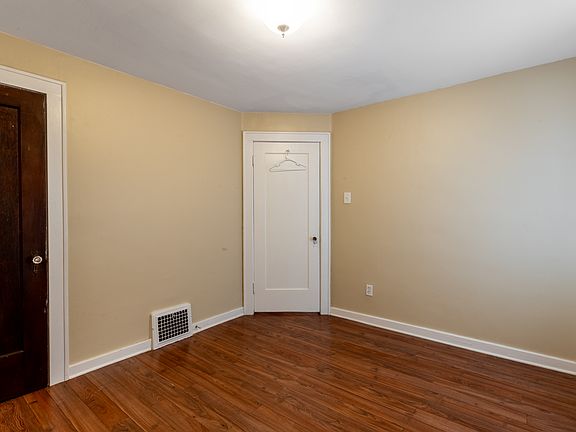 4th image of 189 Hamilton Dr #1