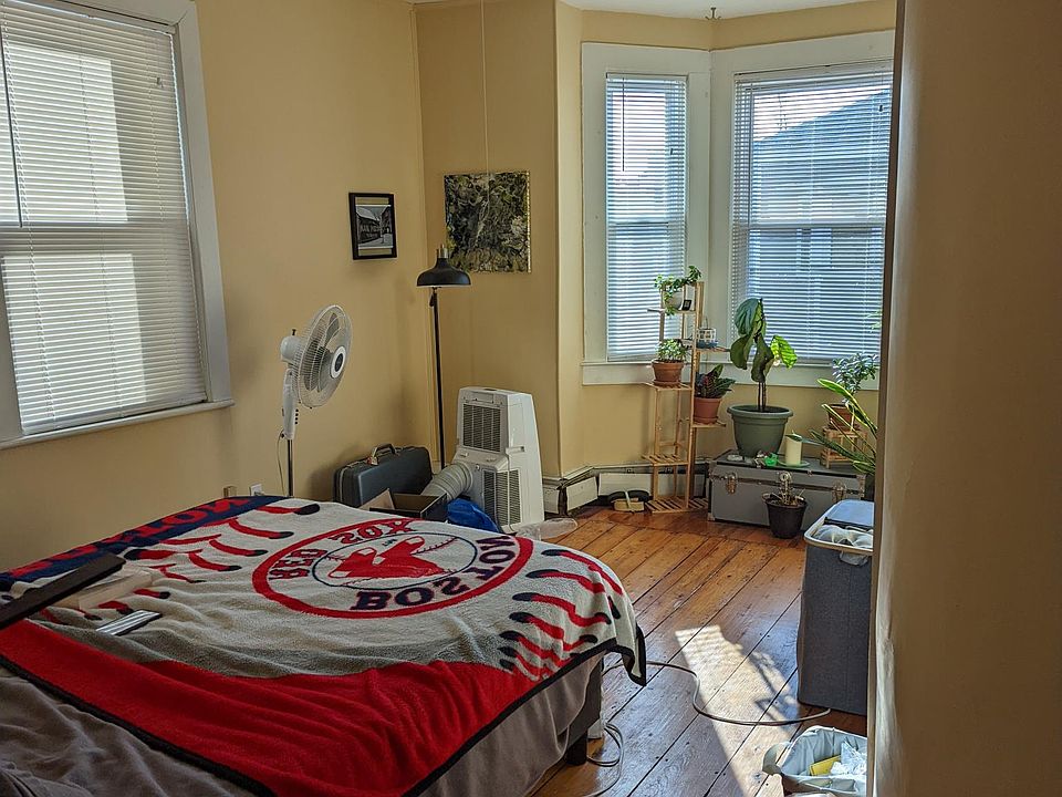 1st image of 13 Houghton St #2