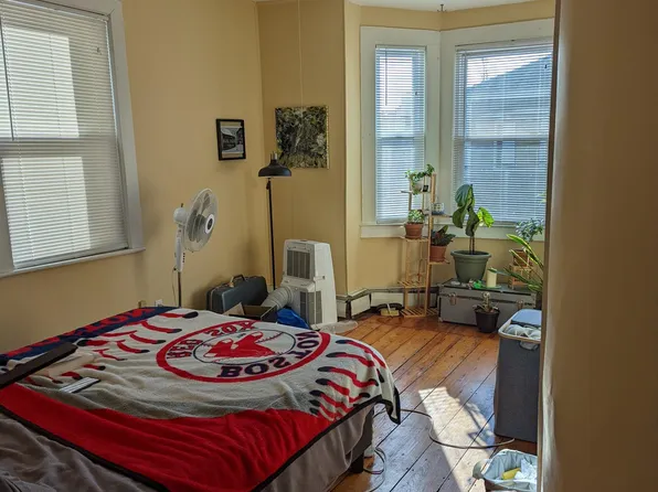 13 Houghton St #2, Somerville, MA 02143