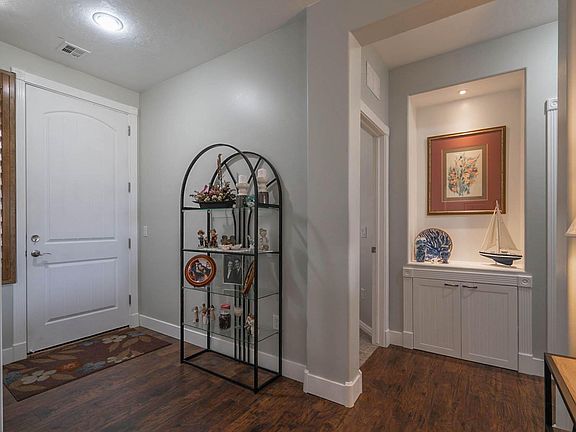 5th image of 1580 N Overland Trails Dr