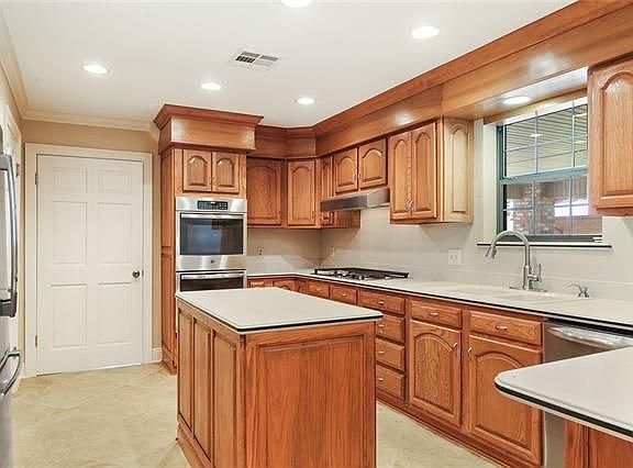 5th image of 633 Fairfield Ave
