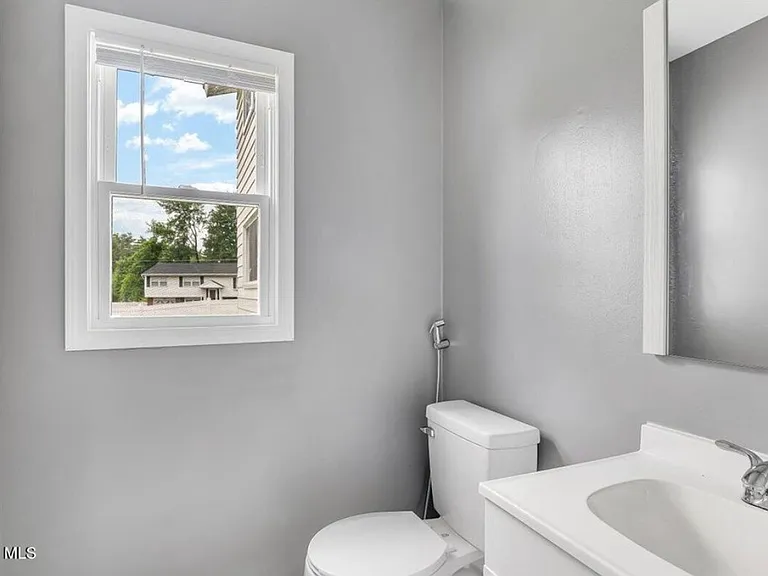 8 Woodland Dr — Photo 12