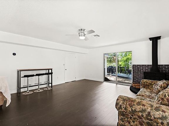 3rd image of 7247 Treasure Island Rd