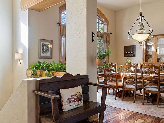 4th image of 633 Castle Pines Drive S