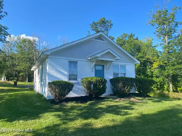 498 Hoags Corners Road, Nassau, NY 12123