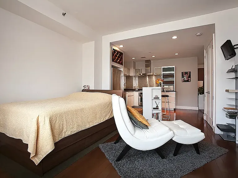 4427 Purves St #6E — Photo 3