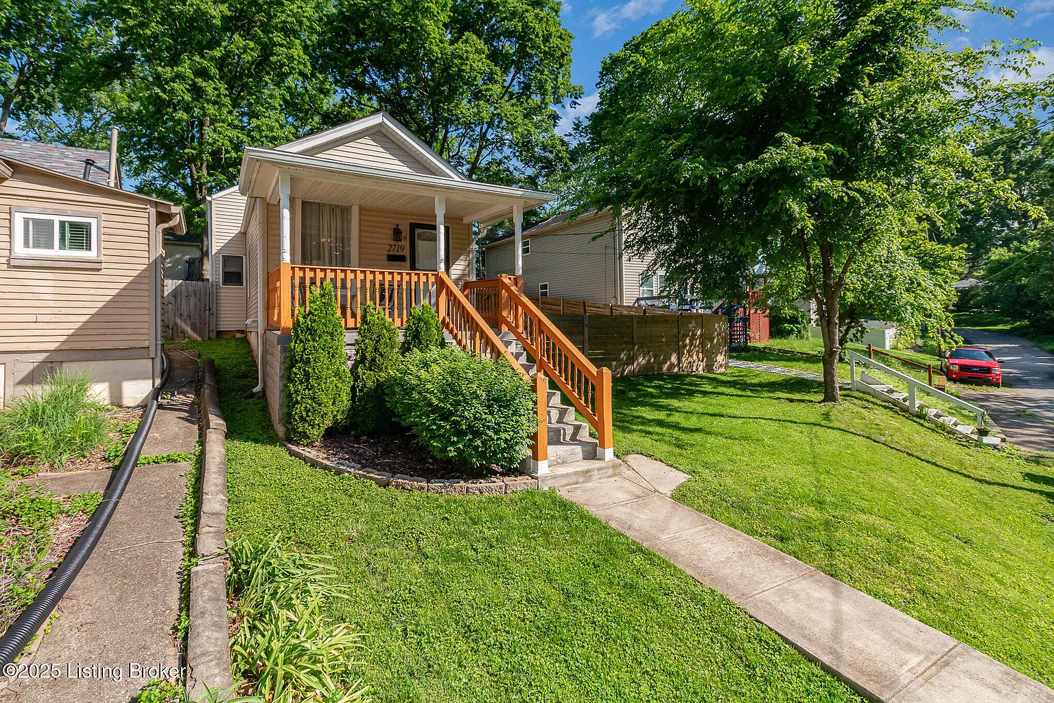 2719 Chickasaw Ave photo 1