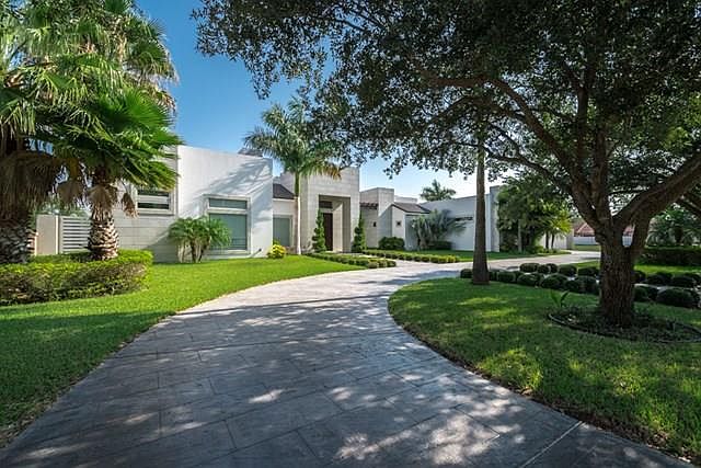 1st image of 813 E Sundown Dr