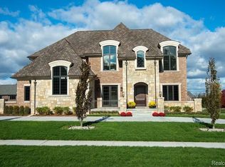 2586 Fairway Ct, Rochester, MI 48306