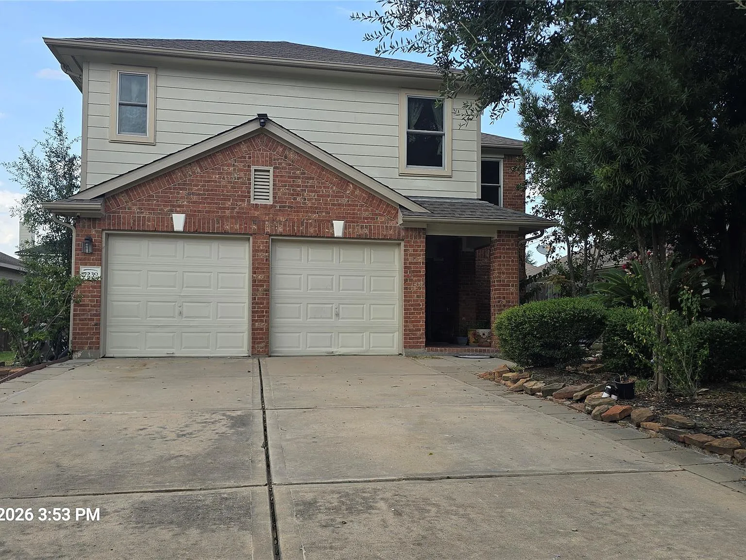 4 bed, 2.5 bath, 1922 sqft, $2,100 — Photo 1