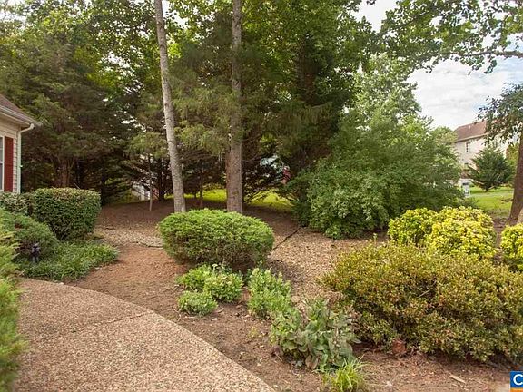 3rd image of 161 Larkspur Ct