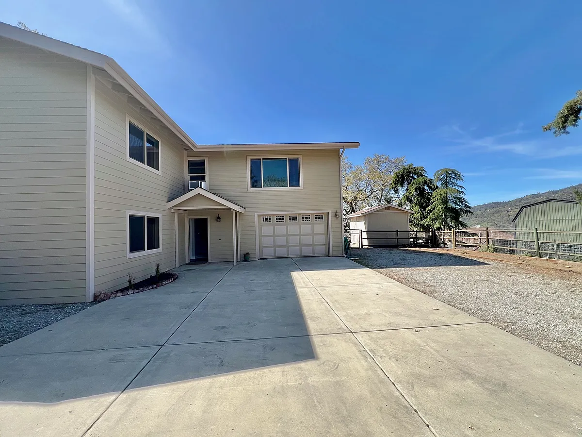 Building Photo - 27030 Oakflat Dr
