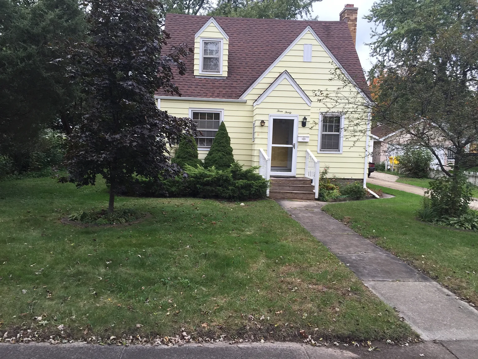 330 N Woodlawn Ave photo 1