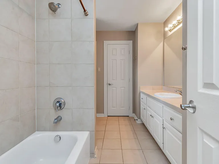 14207 Jade Cove Dr — Photo 34