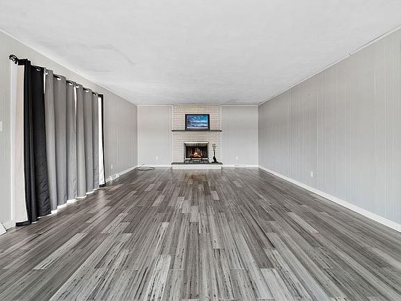 5th image of 25 Woodland Ave