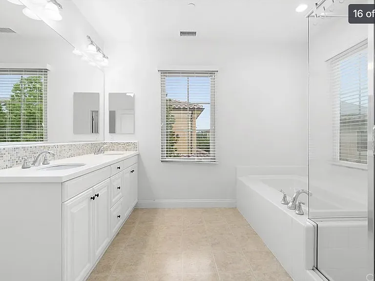 51 Genoa — Photo 15