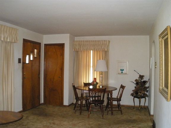 5th image of 625 W Pinkney St