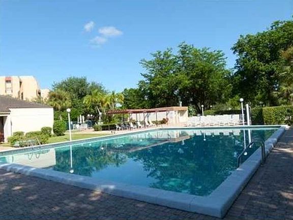 5th image of 3300 W Rolling Hills Cir APT 306