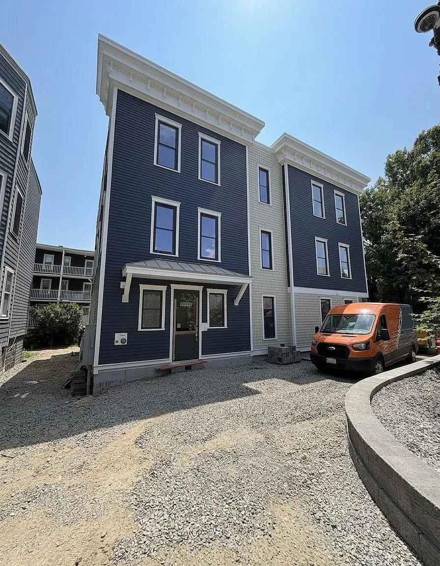 3 bed, $3,900 — Photo 1
