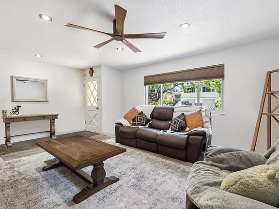 5th image of 1503 Sierra St